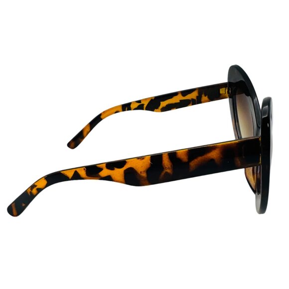 9297 | Tortoise Exaggerated Cateye Sunglasses - Picture 3 of 5